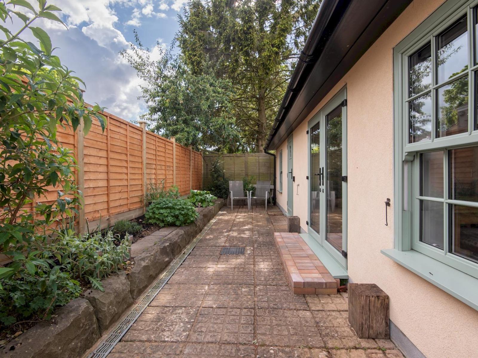 Pass The Keys Charming Garden Cottage With Parking Bath Dış mekan fotoğraf